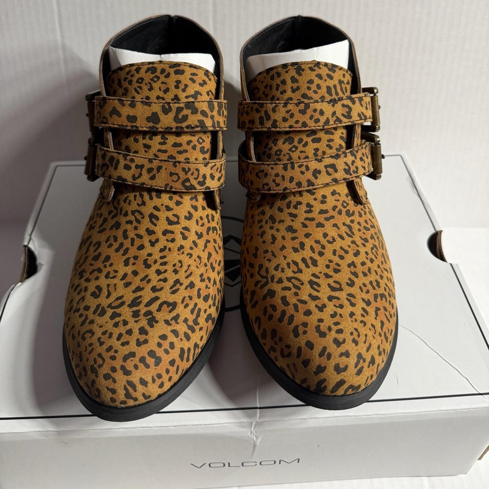 Women's Volcom Leopard Print Ankle Boots Double Buckle Boots 8W-NIB